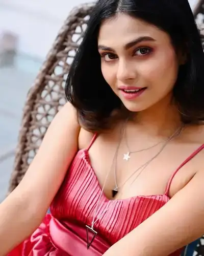Call Girls Service in Parasia